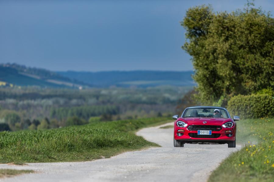  Fiat 124 Spider Europa 2017 года  (фото 9 из 19)